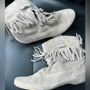 Sundance — light gray-beige suede moccasin booties. Great used condition. Size 9
